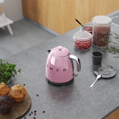 SMEG Elkedel 0,8 L. Italiensk topkvalitet - 5 farver - Vejledende udsalgspris 1199,- 